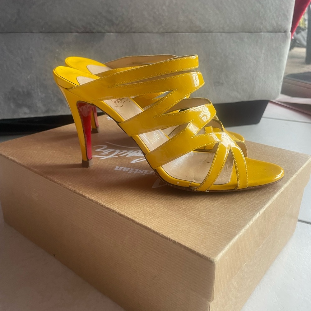 Christian Louboutin size 37, style ( sorry 85 patent calf)